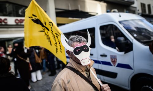 A farmer protesting and wearing a cow mask in downtown Pau on December 15, 2025. Nearly 250 people gathered on December 15 in front of the Pyrenees-Atlantiques prefecture in Pau to support farmers opposed to the total culling of herds due to bovine lumpy skin disease. The Confederation Paysanne (Farmers Confederation) met with the prefect and demanded the abandonment of this strategy, while insisting that cattle be vaccinated.
Un eleveur manifestant portant un masque de vache dans le centre ville a Pau le 15 decembre 2025. Pres de 250 personnes se sont rassemblees le 15 decembre devant la prefecture des Pyrenees Atlantiques a Pau pour soutenir les eleveurs opposes a l abattage total des troupeaux lie a la dermatose nodulaire bovine. La Confederation Paysanne a ete recu par le prefet et exige l abandon de cette strategie tandis que les bovins doivent etre vaccines.